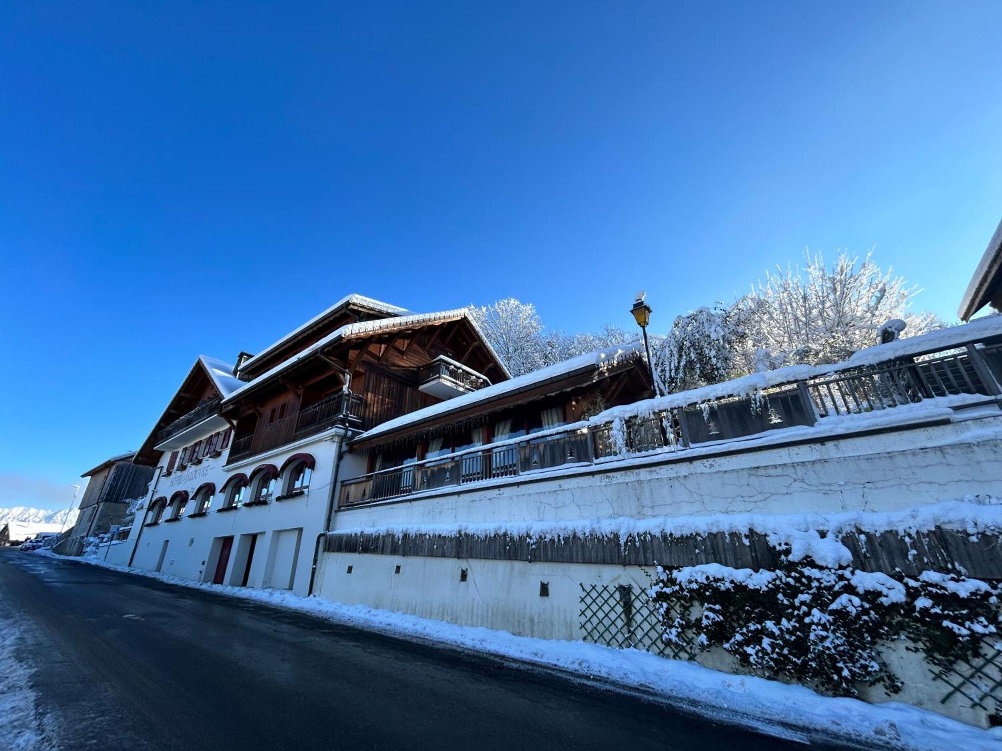 Hotel Le Jalouvre Mont-Saxonnex Buitenkant foto